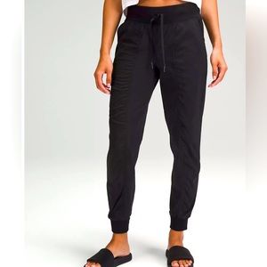 Lululemon Studio Joggers-EUC🖤